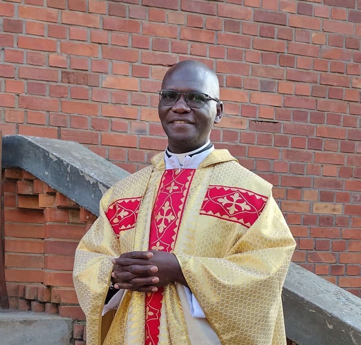 Pfarrer Francis hat sein 20jähriges Priesterjubiläum